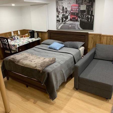 Отель Big Oasis Studio Near Airport Yyz Торонто Экстерьер фото