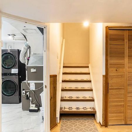 Отель Big Oasis Studio Near Airport Yyz Торонто Экстерьер фото