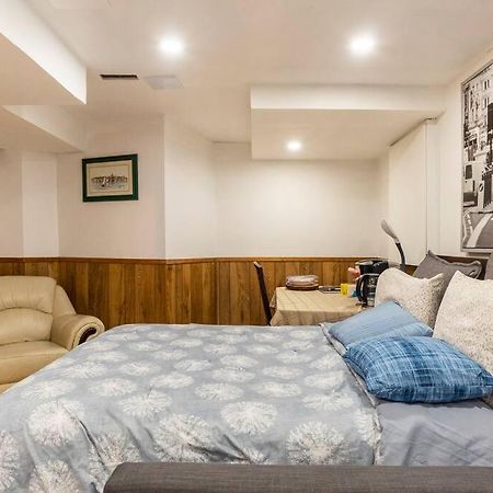 Отель Big Oasis Studio Near Airport Yyz Торонто Экстерьер фото
