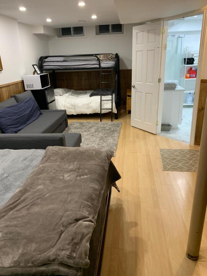 Отель Big Oasis Studio Near Airport Yyz Торонто Экстерьер фото