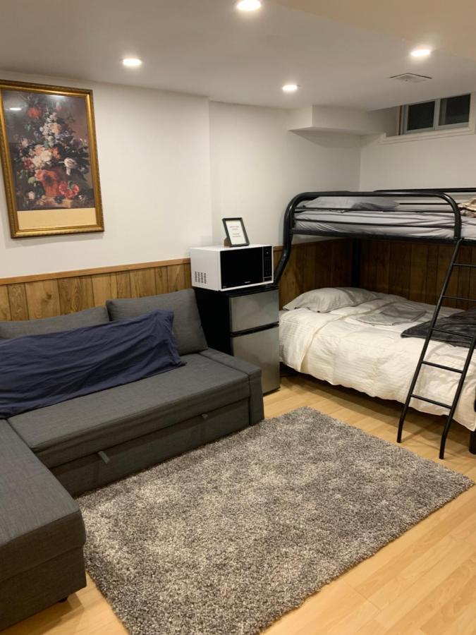 Отель Big Oasis Studio Near Airport Yyz Торонто Экстерьер фото