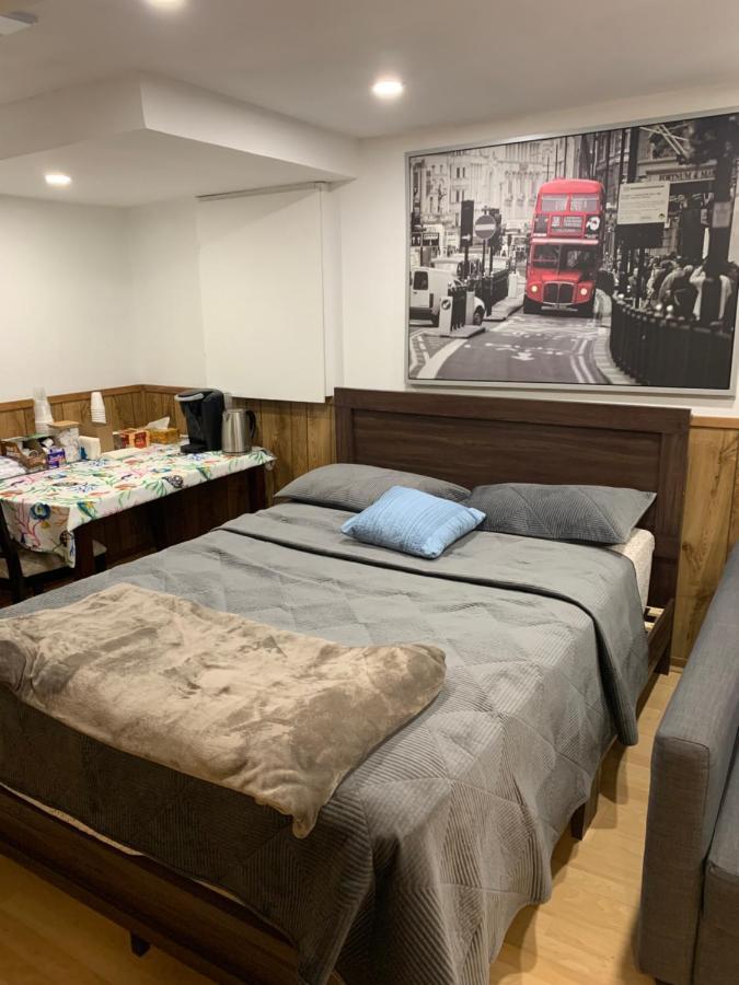 Отель Big Oasis Studio Near Airport Yyz Торонто Экстерьер фото