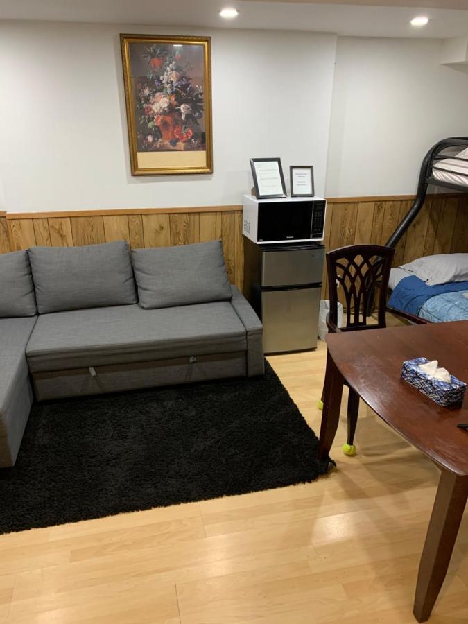 Отель Big Oasis Studio Near Airport Yyz Торонто Экстерьер фото