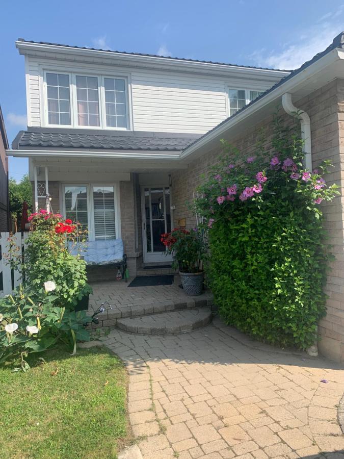 Отель Big Oasis Studio Near Airport Yyz Торонто Экстерьер фото