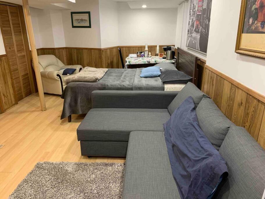 Отель Big Oasis Studio Near Airport Yyz Торонто Экстерьер фото