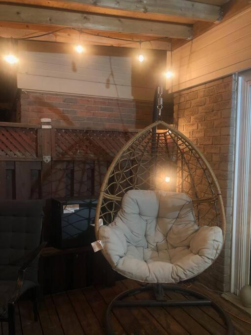 Отель Big Oasis Studio Near Airport Yyz Торонто Экстерьер фото