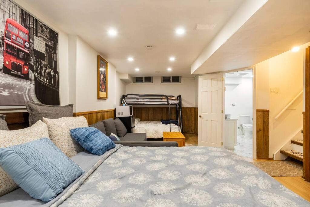 Отель Big Oasis Studio Near Airport Yyz Торонто Экстерьер фото