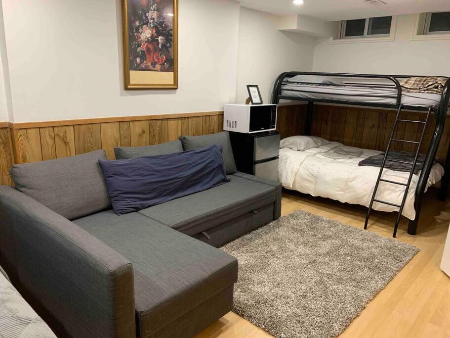 Отель Big Oasis Studio Near Airport Yyz Торонто Экстерьер фото