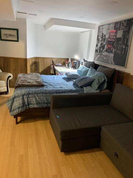 Отель Big Oasis Studio Near Airport Yyz Торонто Экстерьер фото