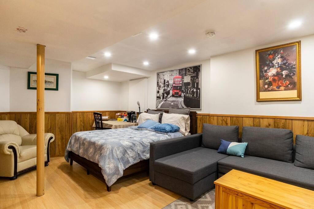 Отель Big Oasis Studio Near Airport Yyz Торонто Экстерьер фото