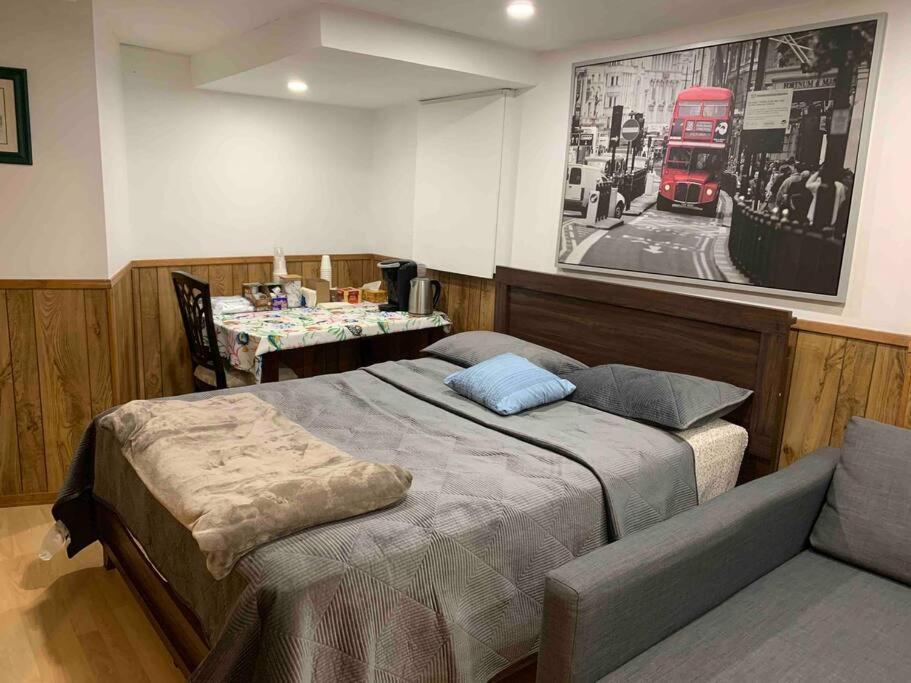 Отель Big Oasis Studio Near Airport Yyz Торонто Экстерьер фото