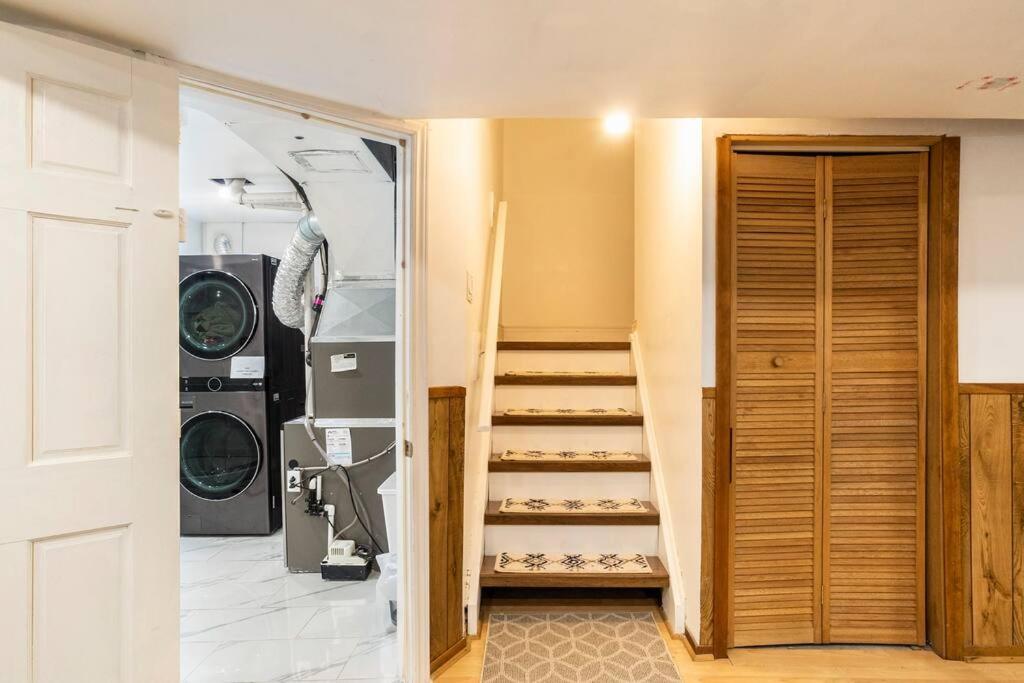 Отель Big Oasis Studio Near Airport Yyz Торонто Экстерьер фото