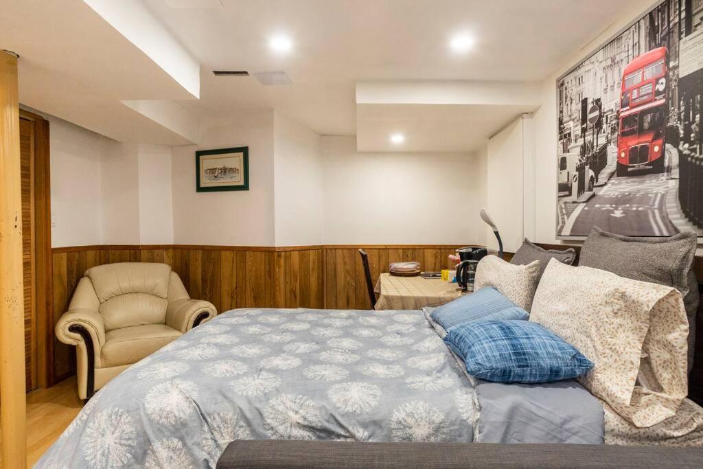 Отель Big Oasis Studio Near Airport Yyz Торонто Экстерьер фото